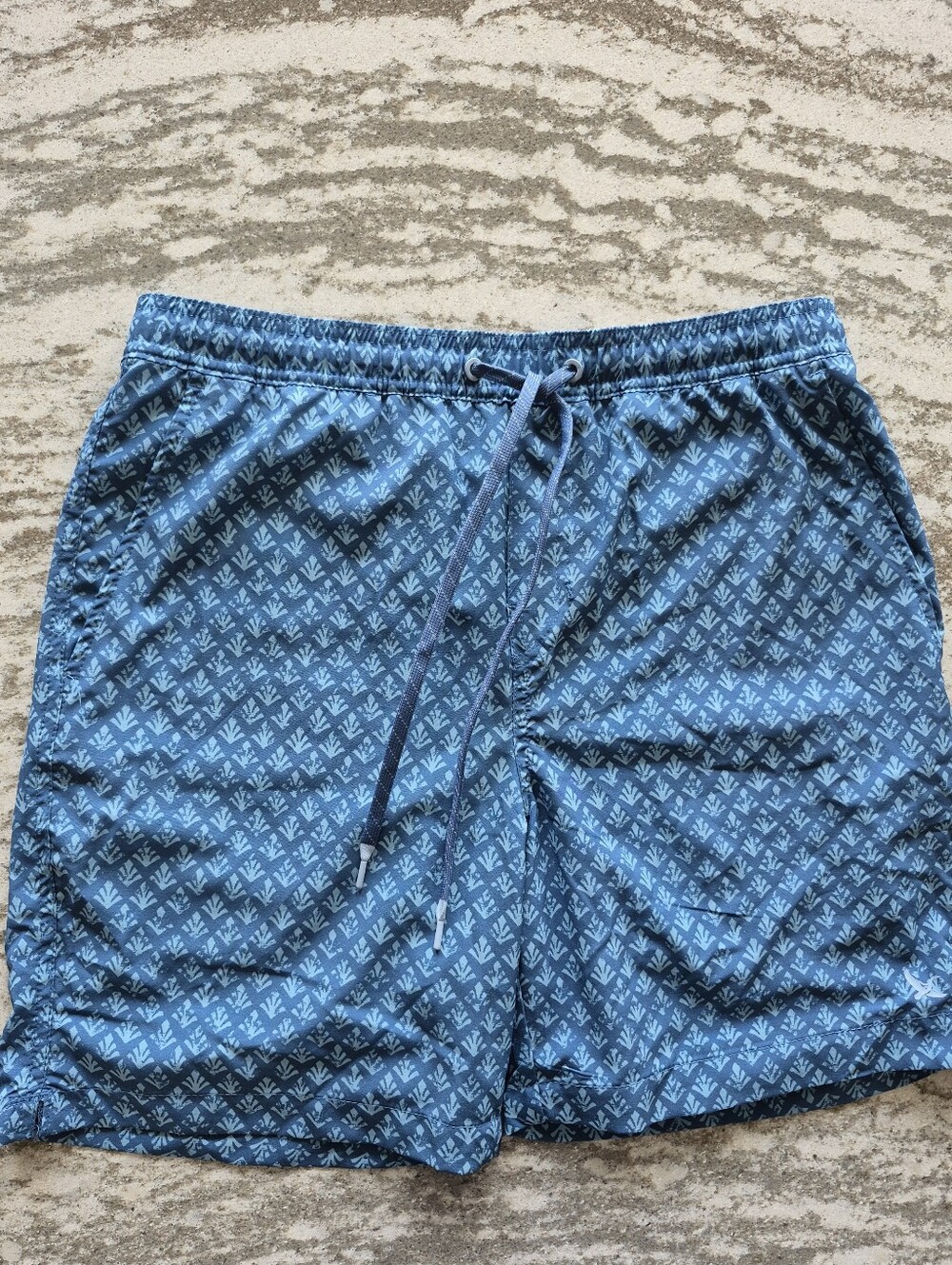 Eddie Bauer Men's Volley Swim Trunk New Size Small